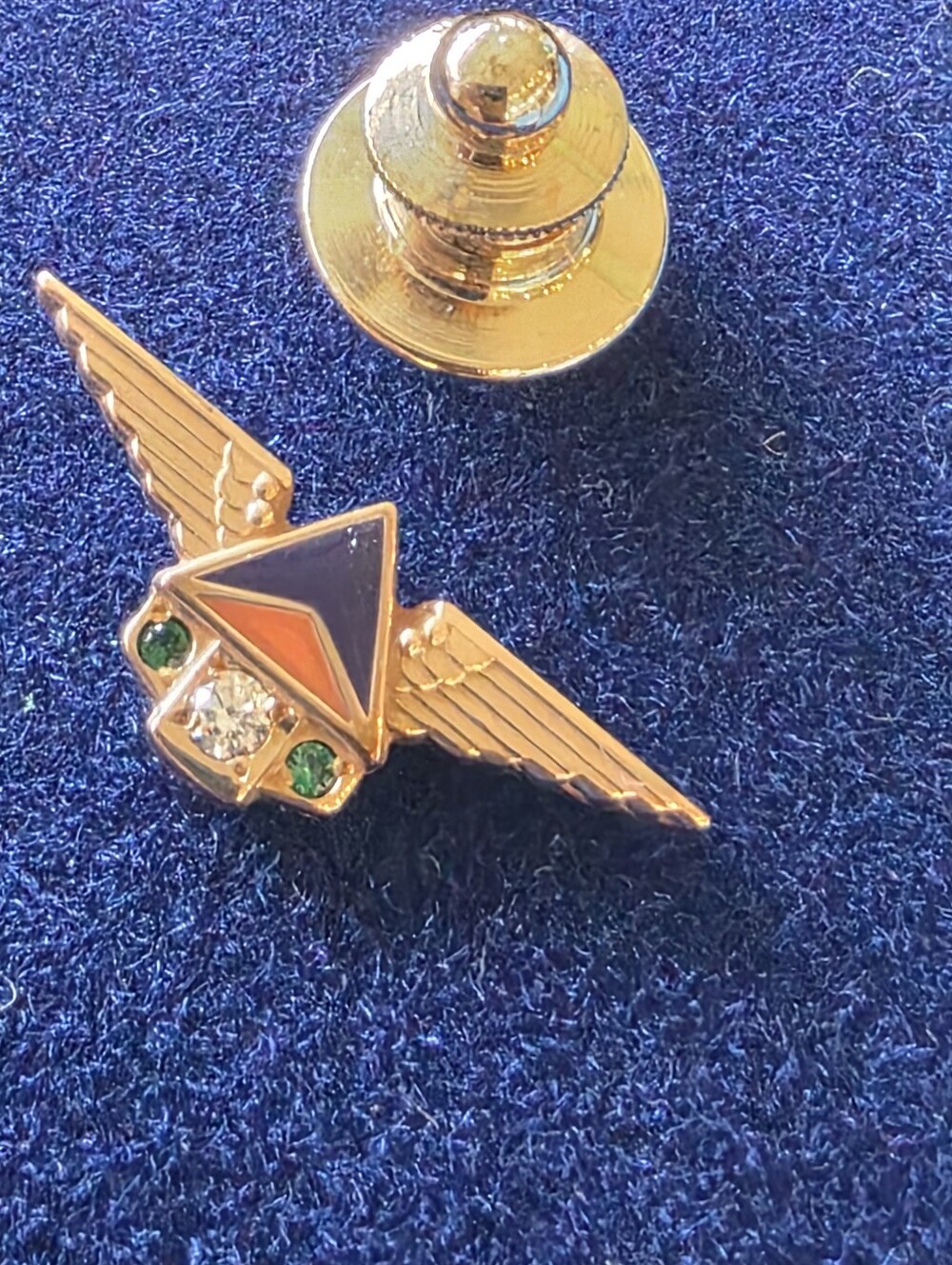 Vintage Delta Air Lines 30 Year Service Tie Tac 10K Diamond Emerald Robbins